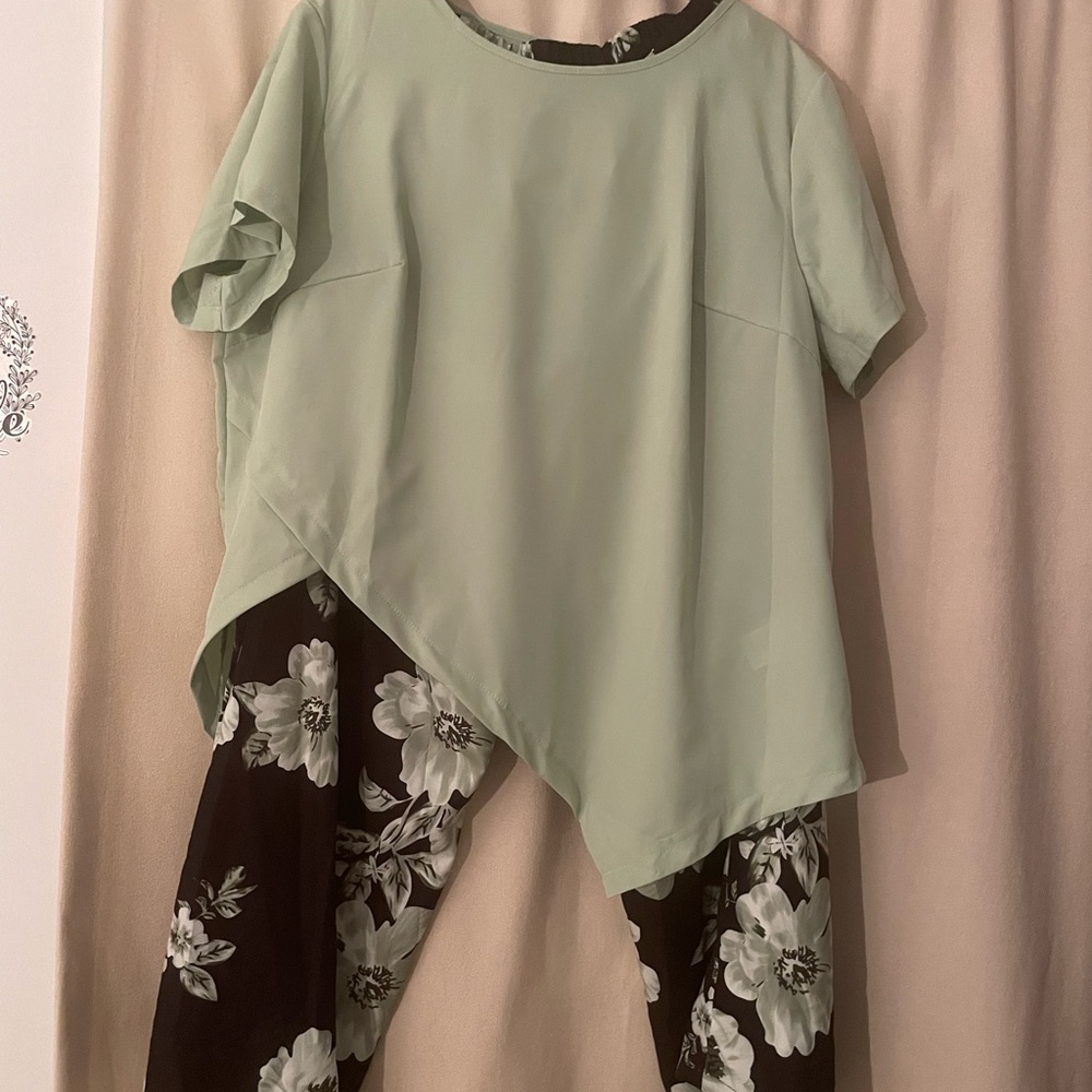 SHEIN Curve Black and Green Floral Set